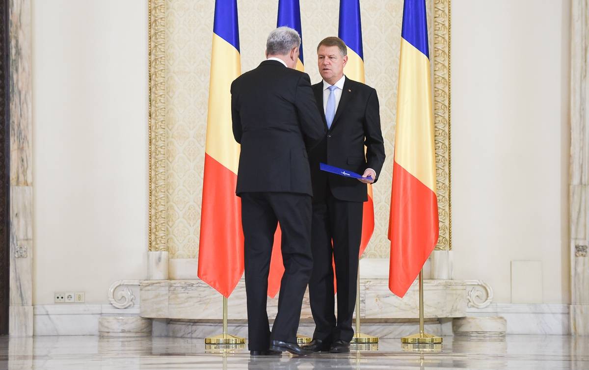 Mihai Tudose miniszterelnök átveszi megbízólevelét Klaus Johannis államfőtől 