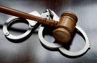 Börtön jár a 16 éven aluli kiskorúval létesített szexuális aktusért – kivétel, ha a korkülönbség 5 évnél kisebb