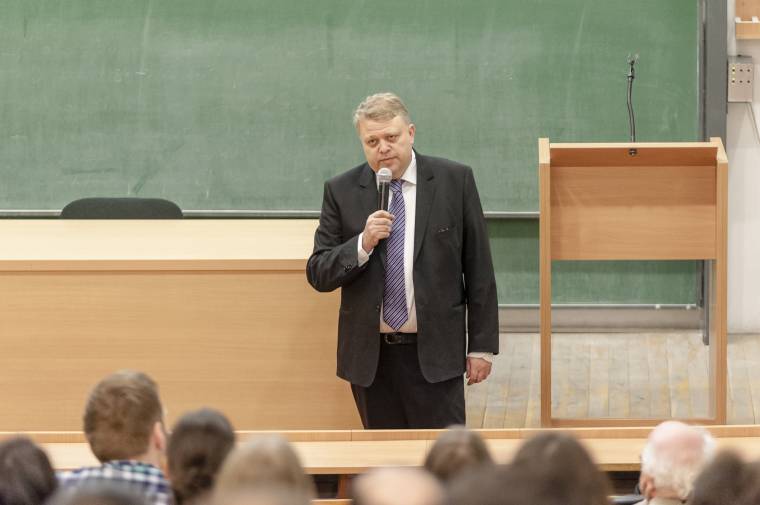 Ahol az a jó tanuló, aki segíti a másikat