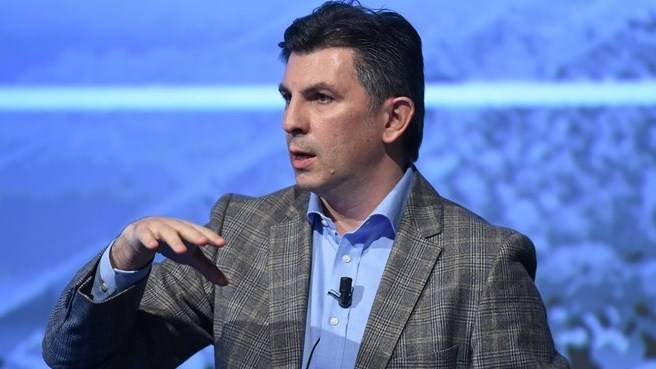 Ionuț Lupescu az „aranygeneráció” képviseletében venné át a hatalmat •  Fotó: UEFA