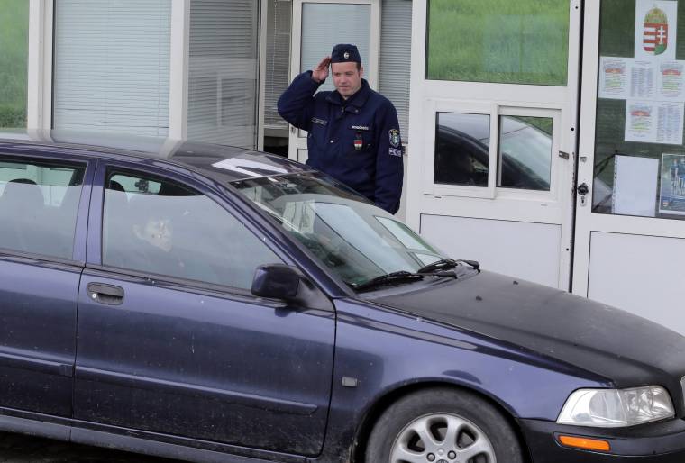 Szigorított határellenőrzés: Grindeanu a magyarokra mutogat