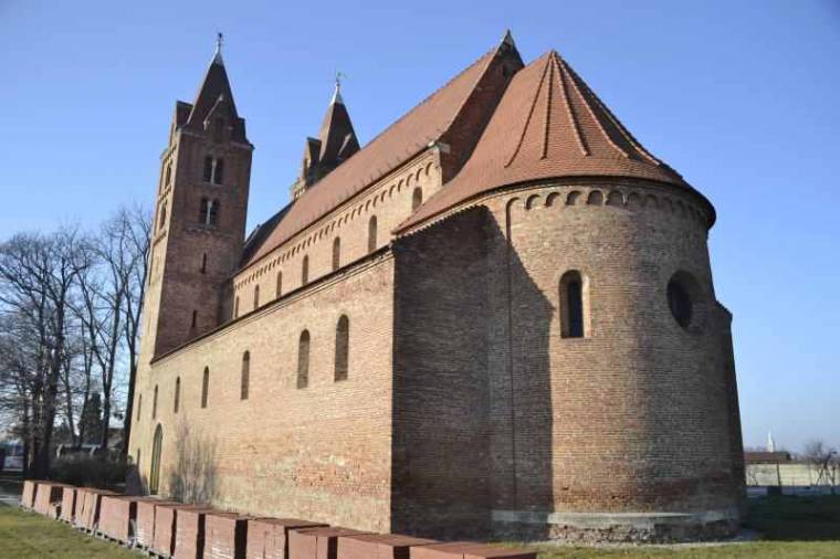 Uniós támogatásból újul meg az ákosi református templom