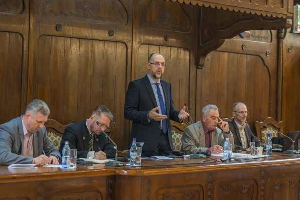 Román nyelvű tankönyvek szerzőinek ajánl ösztöndíjat az RMDSZ