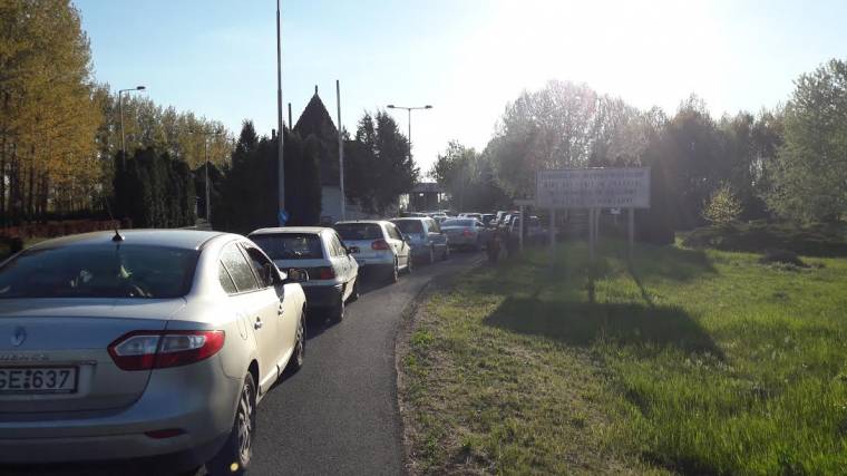 A három órát is eléri a várakozási idő a határátkelőknél