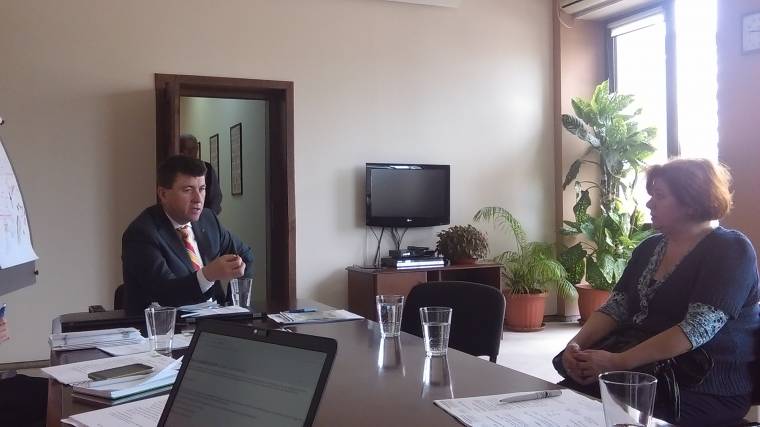 Borbolyék riogatással és szekusozással vádaskodnak kanyaróügyben