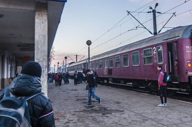 Mégis marad a diákok ingyenes vonatozása