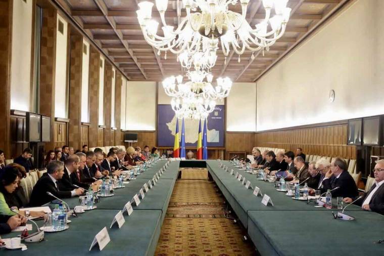 Tudose ismét megígérte: nem csökkennek a bérek a tb-hozzájárulás átruházásával