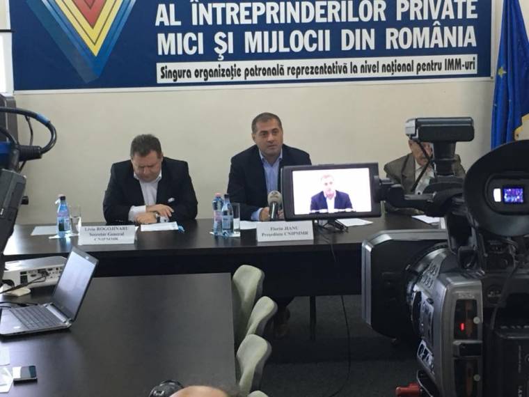 Vállalkozók: nő a bürokrácia, csökkennek a nettó fizetések