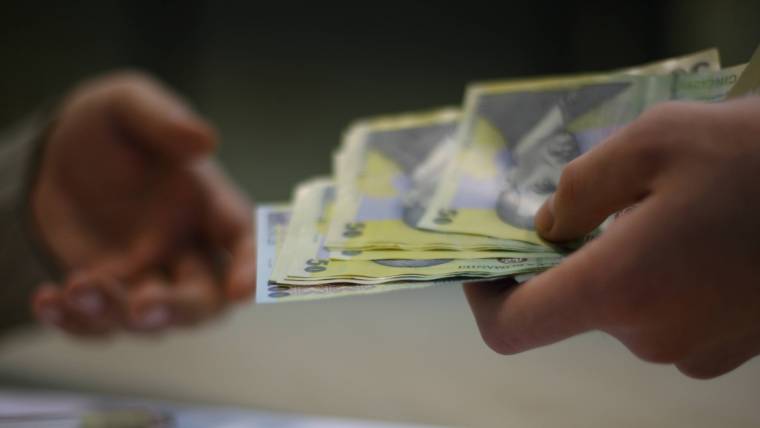 Máris pénzügyi pánikot keltett a csütörtökön beiktatott kormány