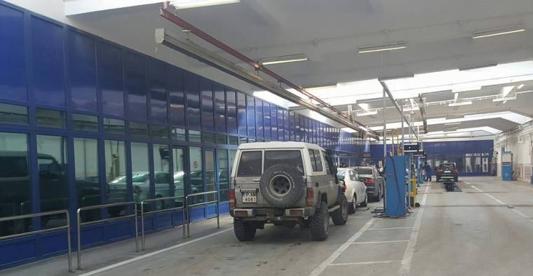 Tolongás az aradi gépjármű-nyilvántartónál