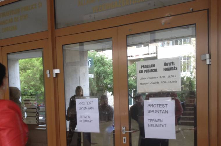 Sztrájkol a pénzügyminisztérium 22 ezer alkalmazottja, a vámosok lassítják a határforgalmat