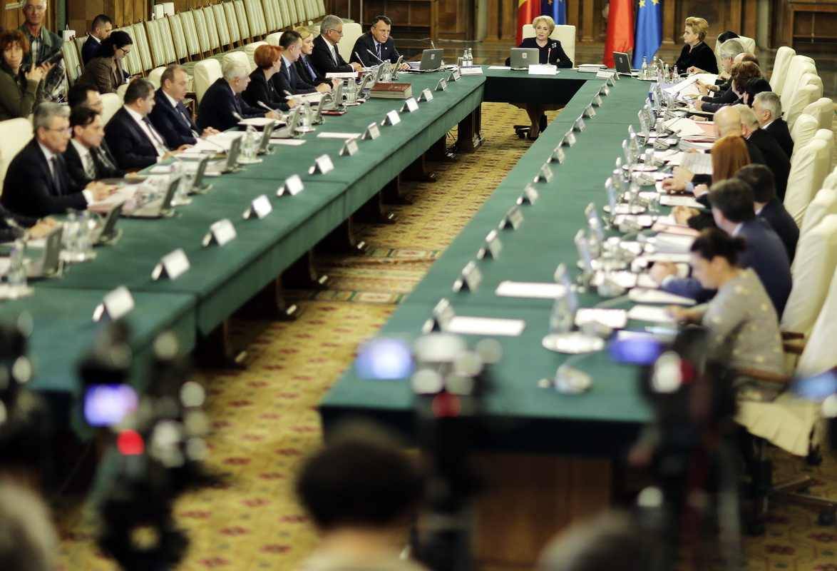 Nem arattak sikert. A polgármesterek szerint hitelfelvétel lehetőségével kompenzálják a törvényes költségvetési forrás hiányát &bullet;  Fotó: Gov.ro