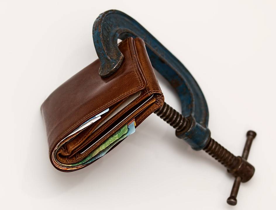 Megszorítások ideje. A válság hatásainak enyhítésében próbál segíteni a kormány •  Fotó: Pixabay.com