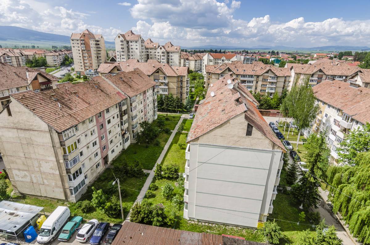 Ilyen az élet. A megkérdezett európaiak fele gyakran veszekszik a szomszédjával. Ez alól Csíkszereda sem kivétel •  Fotó: Veres Nándor