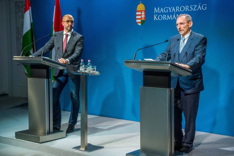 „Stop Soros”: megadóztatná a magyar kormány az illegális migrációt támogató szervezeteket