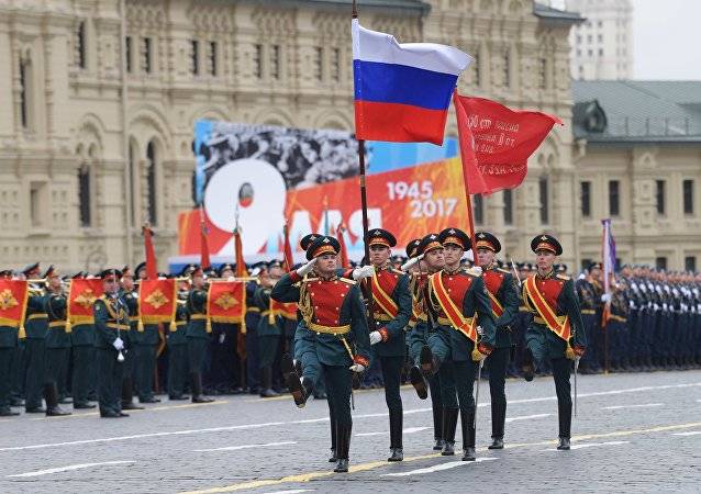 Putyin a moszkvai díszszemlén: összefogás kell a terror ellen