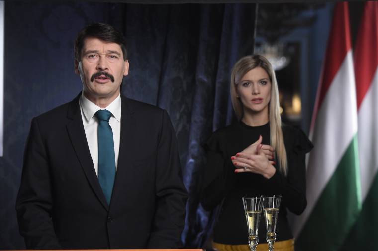 Áder: mindig tiszteljük a másikban az embert, egymásban a magyart!