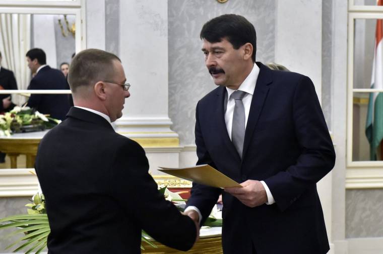 Áder az egymilliomodik honosításról: politikai nemzetünk egységét ünnepeljük