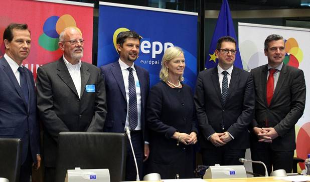 Minority Safepack: az EP-elnök is az ügy mellett áll