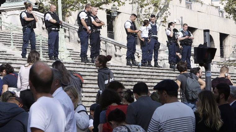 Lelőtték a két embert megölő késelőt a marseille-i pályaudvaron