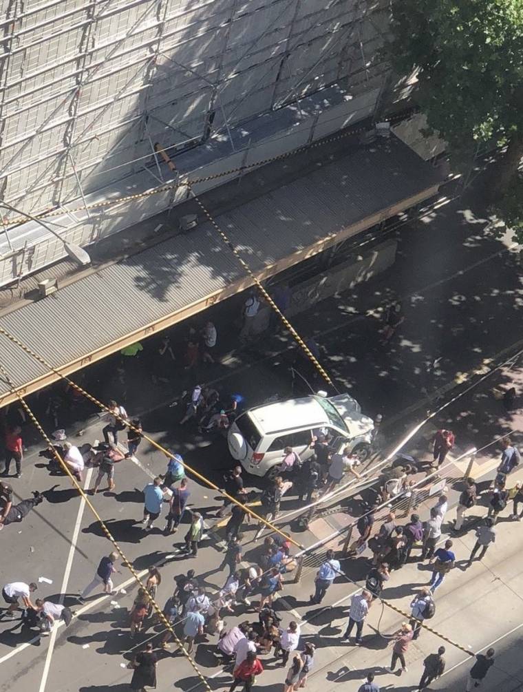 Szándékosan hajtott a tömegbe a melbourne-i gázoló