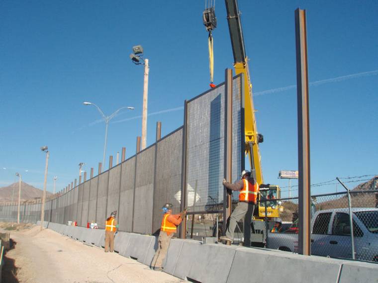 Donald Trump döntött a mexikói falról