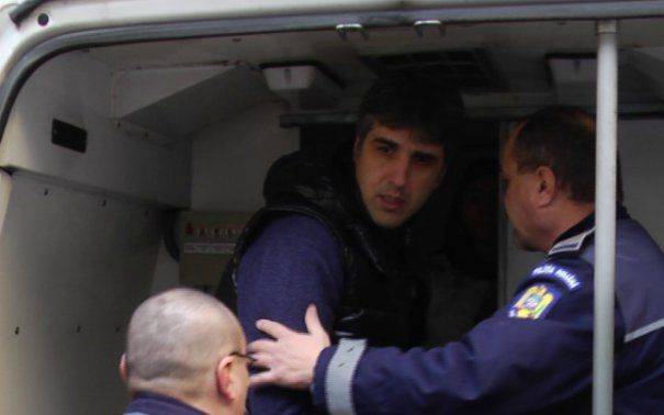 Vádat emeltek a trükkös román ékszertolvaj ellen