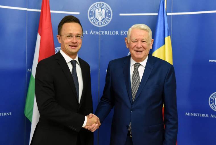 A vásárhelyi iskolaügyek megoldását sürgette Szijjártó Bukarestben