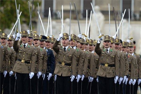 &bullet;  Fotó: MTI