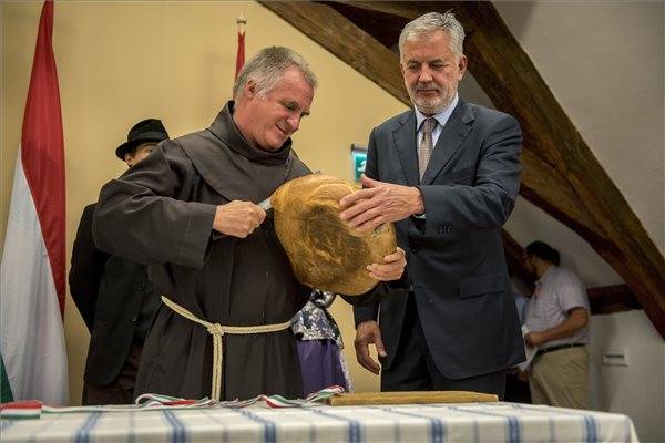 Böjte Csaba és Páva Zsolt • Fotó: MTI