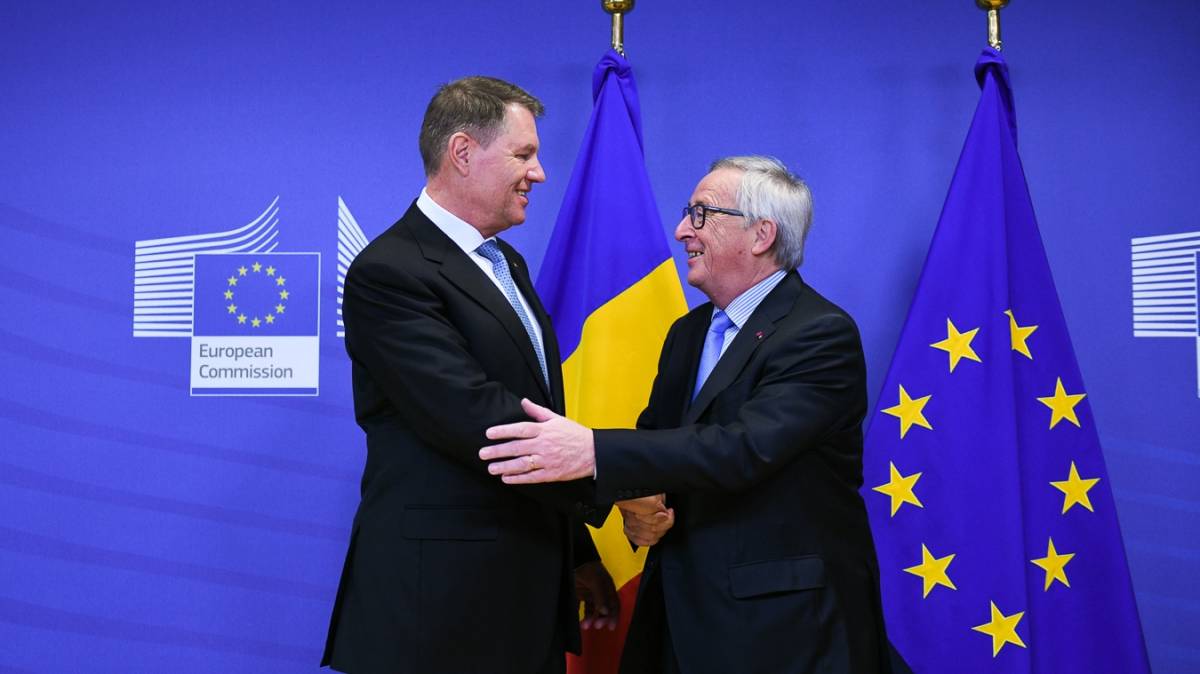 Innen indult. Jean-Claude Juncker arról biztosította Klaus Johannist, hogy a román egyesülés centenáriuma európai ünnep •  Fotó: Presidency.ro