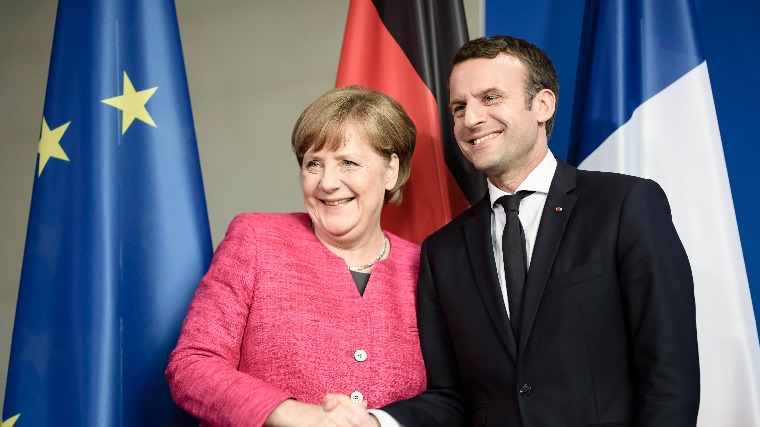 Egyetértésben. Európai uniós alapot javasol Merkel és Macron •  Fotó: MTI/EPA