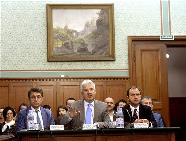 &bullet;  Fotó: MTI