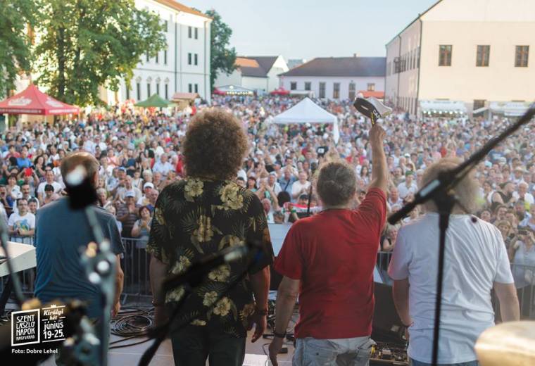 Nem volt jégből a váradi közönség: 15 ezren buliztak a várban