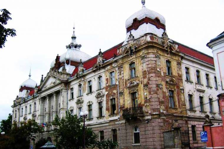 Nem irgalmazott a bíróság, ismét perre megy az egyház a váradi pénzügyi palotáért