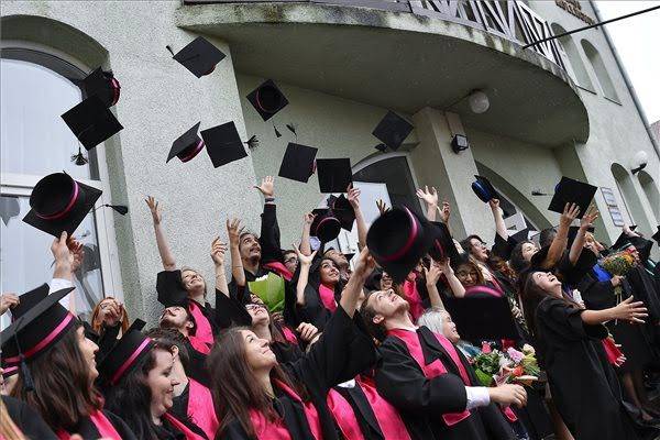 Röghöz kötés? Feltételeket szabhatnak az ingyenes helyen tanuló egyetemi hallgatóknak