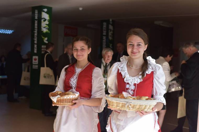 Megkomponált, rockos RMDSZ-kongresszus kormányra invitálással