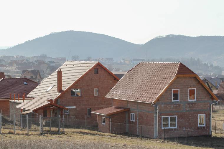 Első otthon: előnyt élveznek az új lakást vásárlók