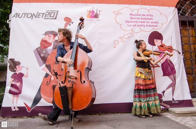 Utcazenére hangolódik Szatmárnémeti