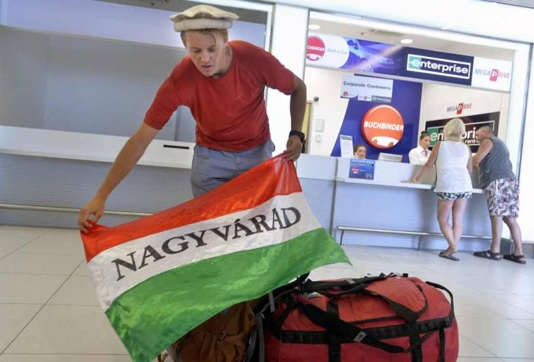 Nagyvárad-feliratos magyar zászló a csúcson: a Manaszlu meghódítására indult Varga Csaba