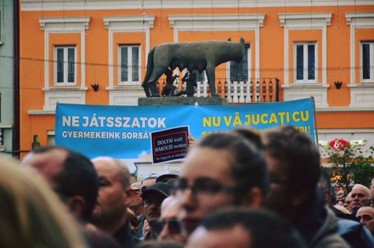 „Lagymatag” búcsú? – sokan csalódtak a vásárhelyi iskoláért szervezett tüntetésben