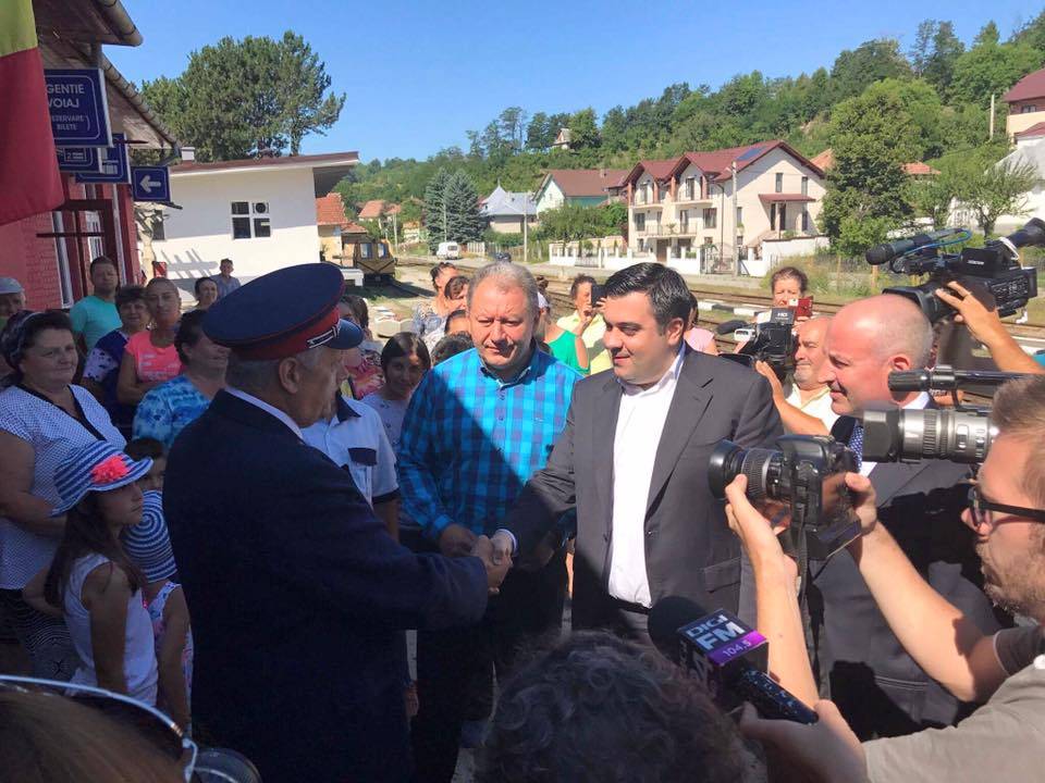Răzvan Cuc büszkén adta át a vasútszakaszt &bullet;  Fotó: Răzvan Cuc Facebook-oldala