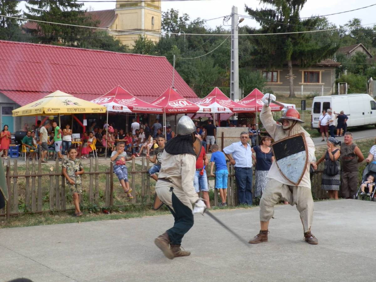 Tisztségviselők „párbaja”. Az RMDSZ által magánügynek nevezett incidens az asszonyvásári falunapok zárónapján történt (képünk illusztráció) &bullet;  Fotó: Facebook/Forum Reginae/Boldogasszonyvására