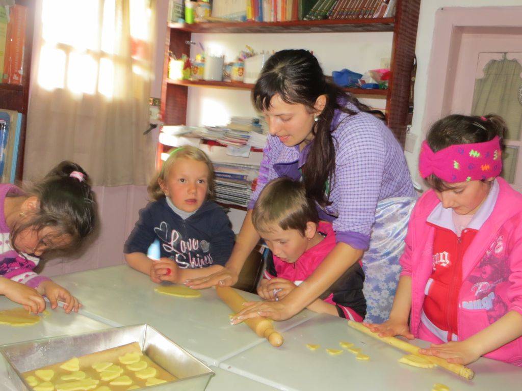 Ezt jól kisütötték. Magyarfaluban már a nemrég befejeződött tanévben is szerveztek foglalkozásokat &bullet;  Fotó: Csángó.rmpsz.ro