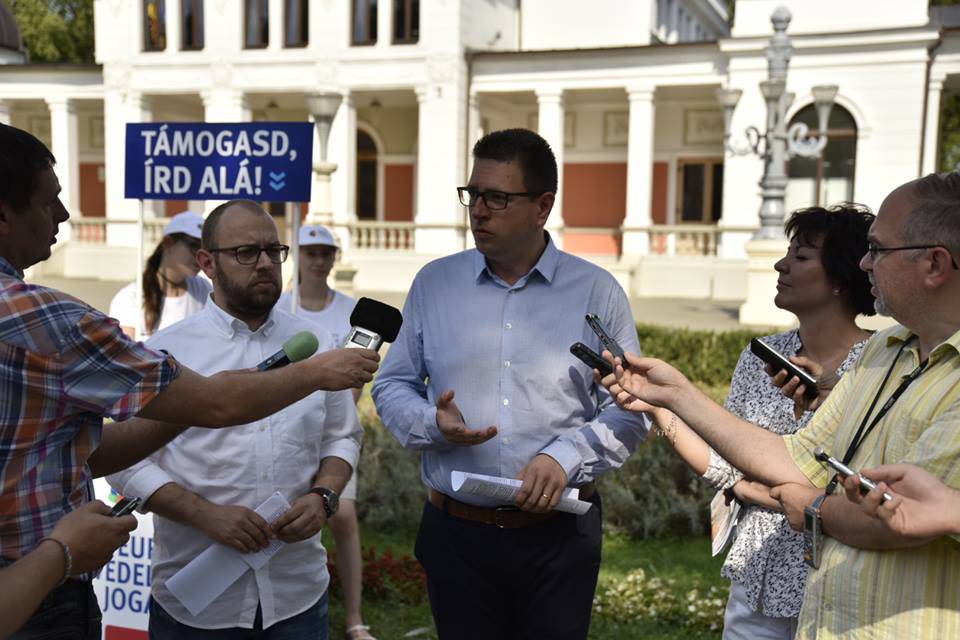 Vincze Loránt FUEN-elnök egy, a témában tartott kolozsvári sajtótájékoztatón •  Fotó: RMDSZ
