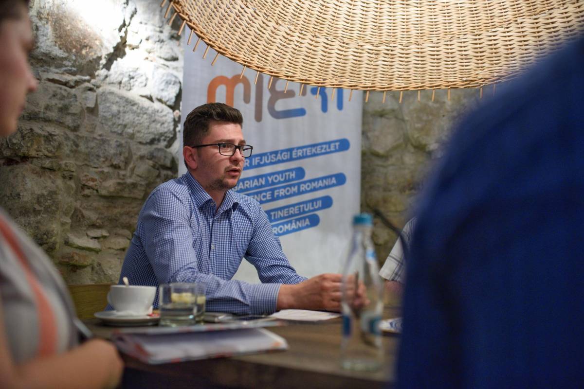 Oltean: fontos, hogy a fiatalok elsősorban ne politizálásban, hanem közösségépítésben gondolkodjanak •  Fotó: Miért