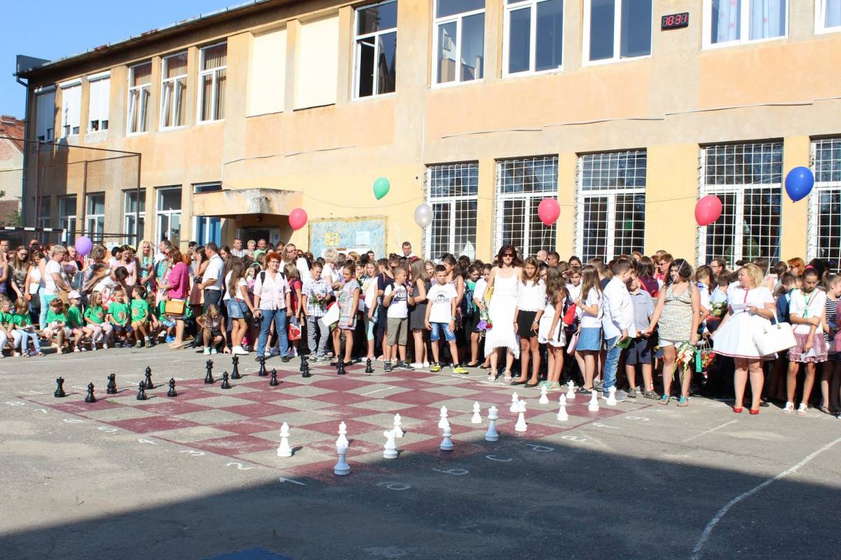 &bullet;  Fotó: scoala-szacsvay-iskola.ro