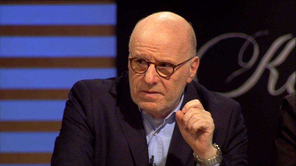 Vajda Pierre is értékeli a versenyre benevezett ételeket •  Fotó: rtl.hu