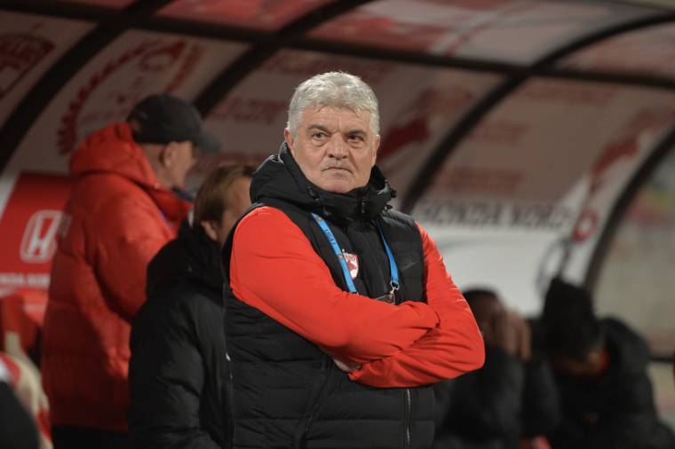 A Dinamo edzőt, a Steaua nevet cserélt
