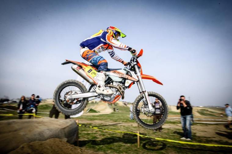 Gyenes Mani az idei KTM-motorja nyergében készül a 2018-as Dakar Ralira